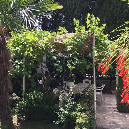 Garden Apartment Kaštela Exteriér fotografie