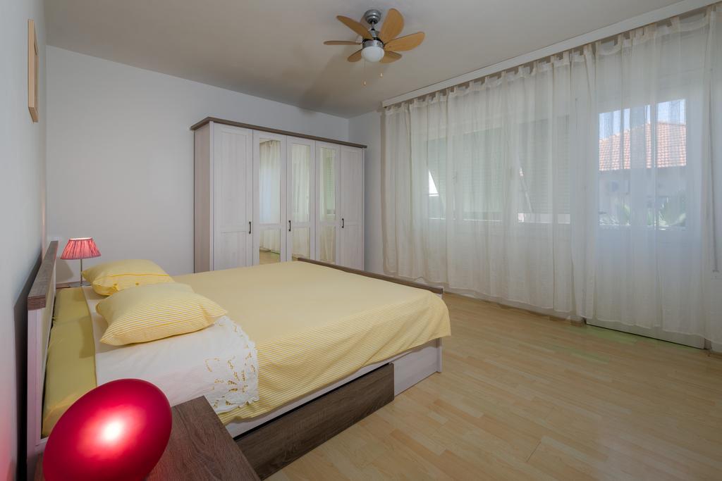 Garden Apartment Kaštela Pokoj fotografie