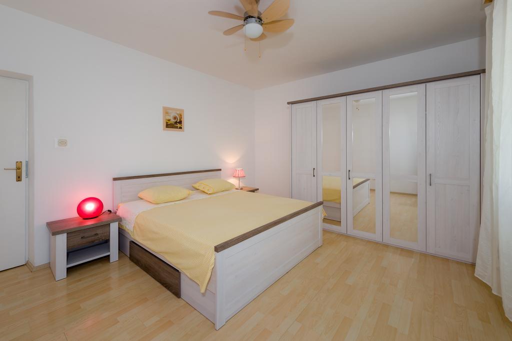 Garden Apartment Kaštela Pokoj fotografie