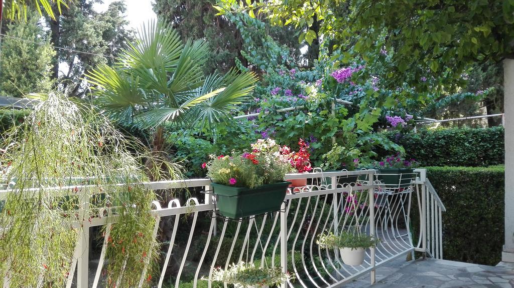 Garden Apartment Kaštela Exteriér fotografie