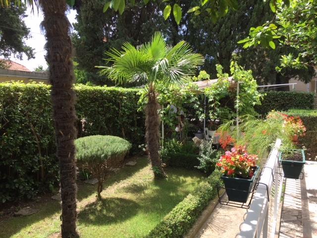 Garden Apartment Kaštela Exteriér fotografie